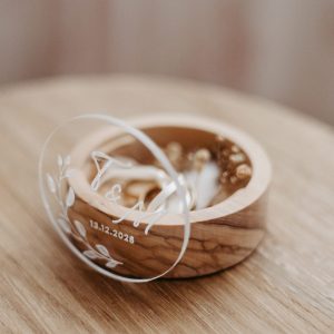 Ringbox aus Olivenholz – personalisiert