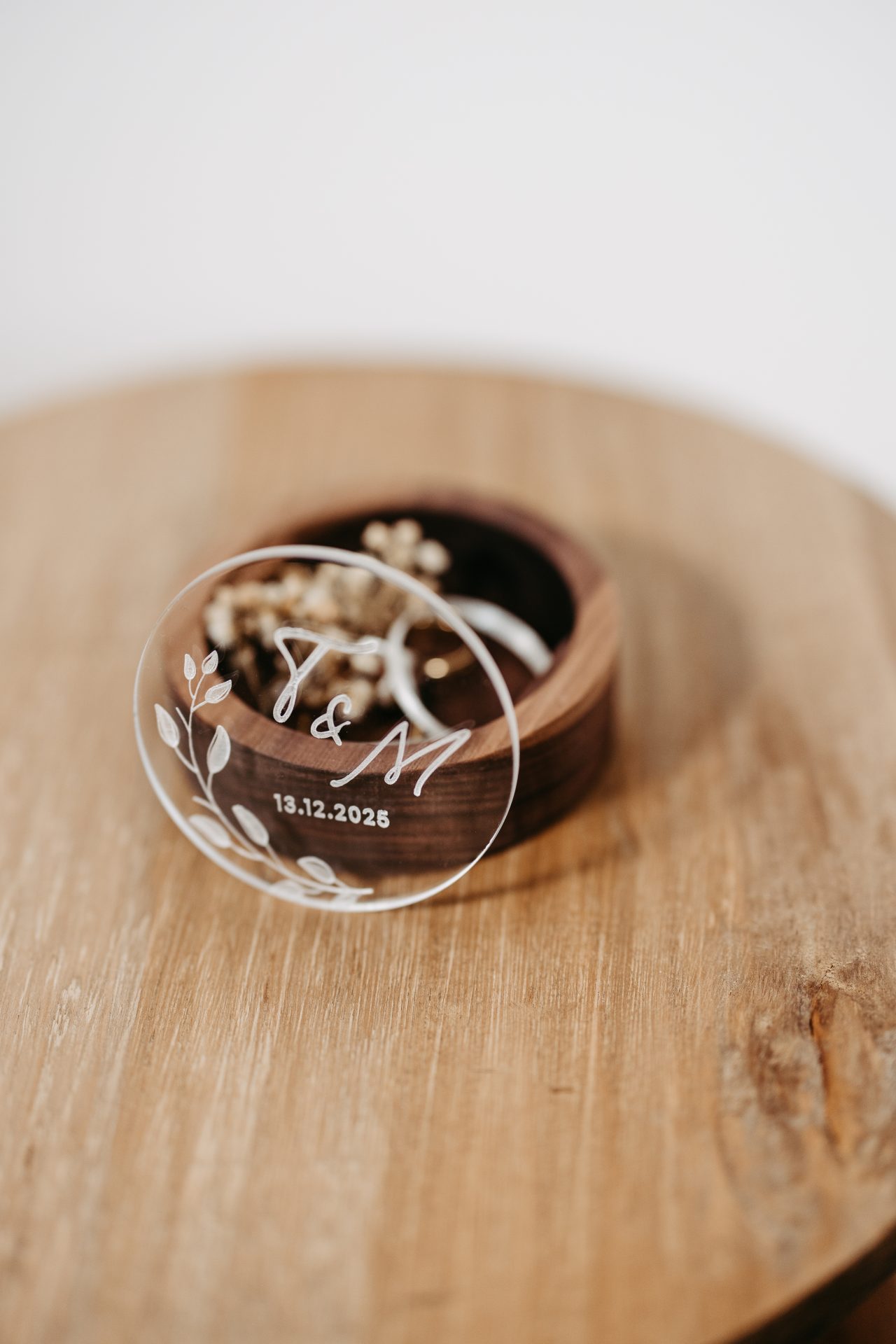 Ringbox aus Nussbaum – personalisiert – Bild 2