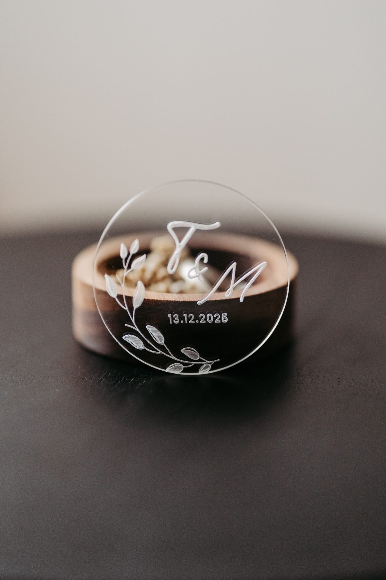 Ringbox aus Nussbaum – personalisiert